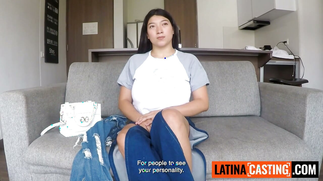 Deze erg BUSTY ASIAN LATINA wil rijk worden... ze liet me haar gaten ROUGH neuken voor de baan