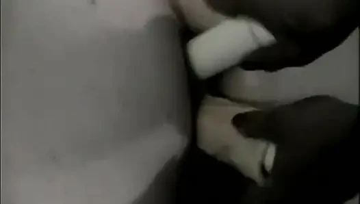 Reife blondine weit gedehnt von massiver bbc-fisting-action