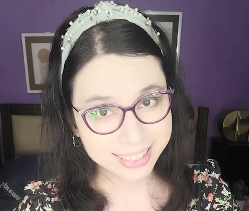 Bonita lil travesti DaniTheCutie tem um vibrador grosso na bunda apertada neste Natal