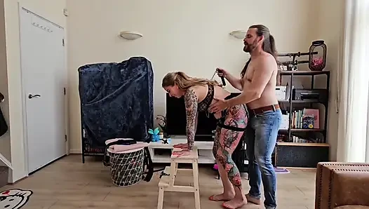 Billy King наказывает меня за то, что я дерзка