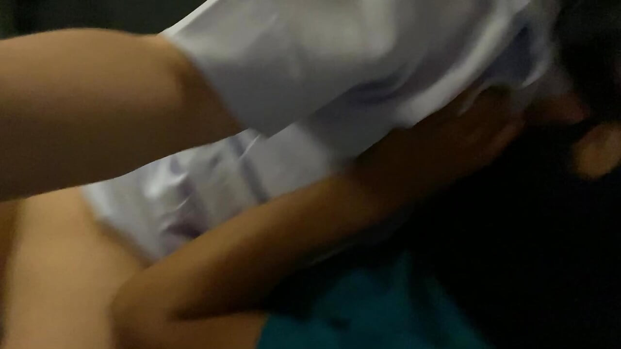 Făceam sex acasă cu un prieten în camera alăturată, deci nu puteam face niciun zgomot.