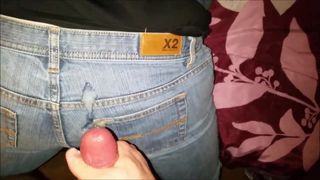 Éjaculation sur un jean express