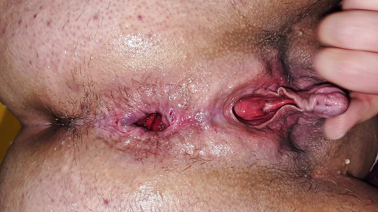 Razjapljena guza, drkanje velikog klitorisa