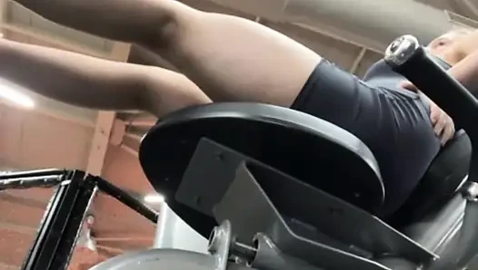 Тренировка Jucielussie в спортзале