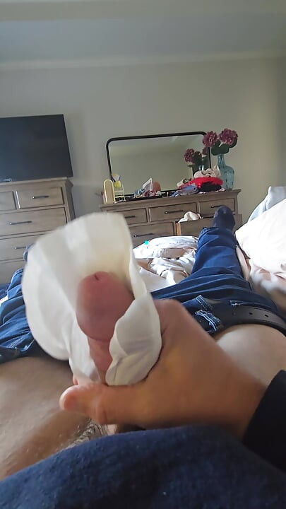 Culotte puante et asiatique douce pendant la nuit, maxi-pad branlette