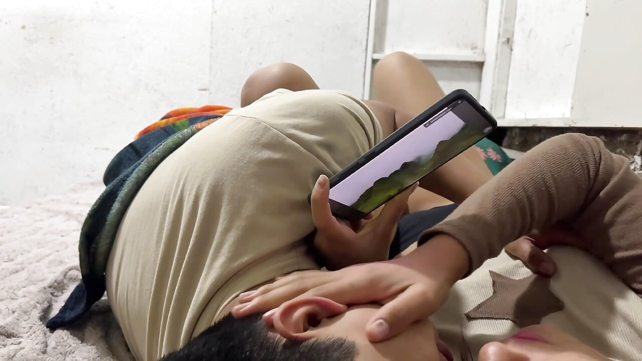 Lütfen durma ve içeride bitir! Yakında aldatılan kocam gelecek ve bizi keşfedebilecek