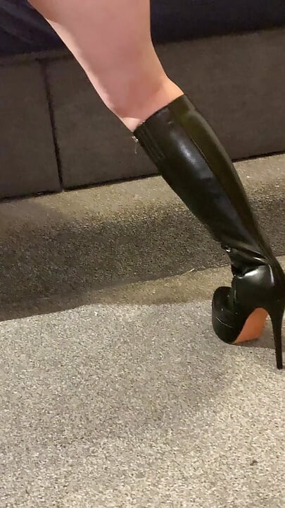 Svrši mi po cijelim čizmama