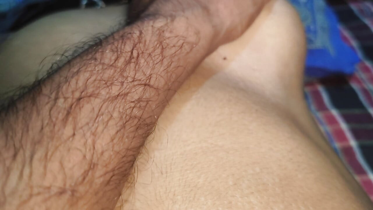 Masaje de vagina con creampie de Bhabi