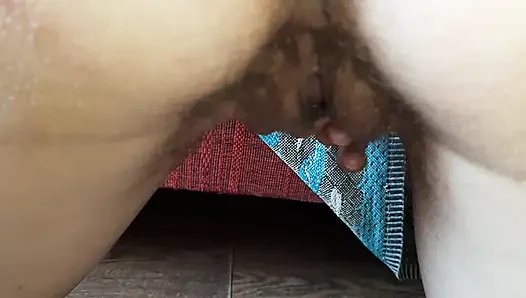 Pacarku lagi asik jilat memekku dan fingering memeknya sendirian di saat yang bersamaan