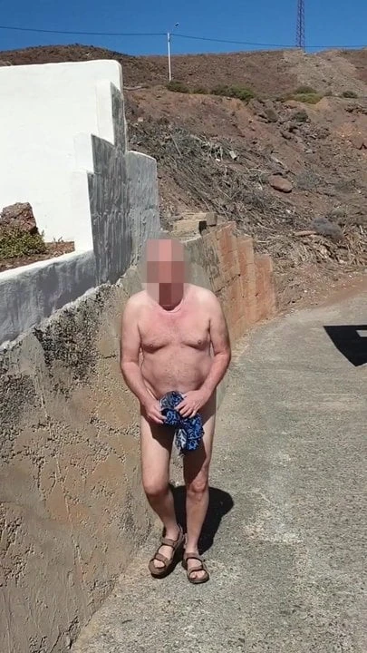 Short Naked Walk
