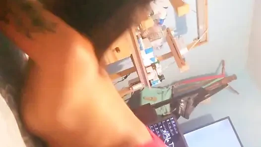 Erkek arkadaşım beni kaydetmeyi seviyor, ben ona çok duyusal dans ediyorum ve sonunda onun istediği gibi çoklu orgazm oluyorum