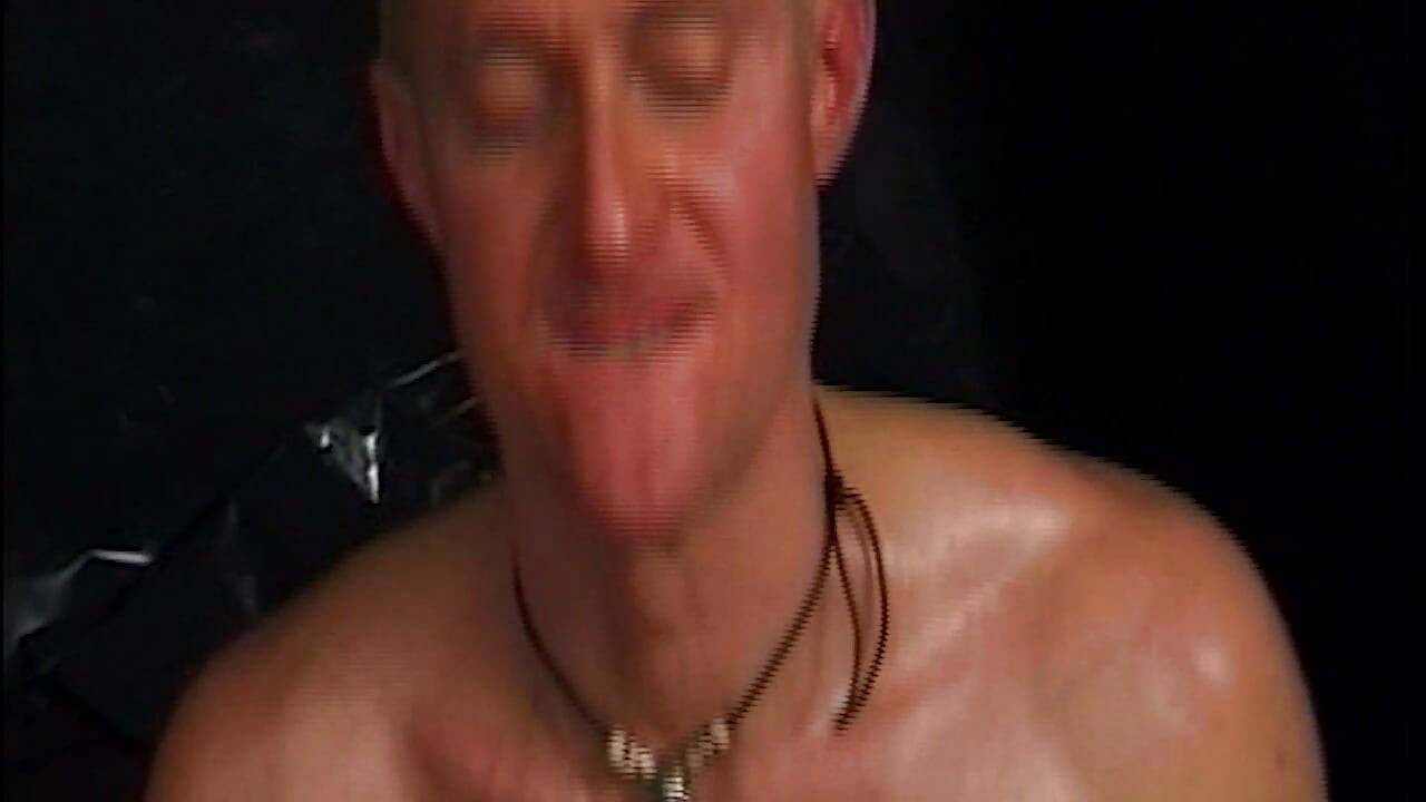 Papà gay arrapato vive le sue fantasie più profonde con il suo grosso cazzo