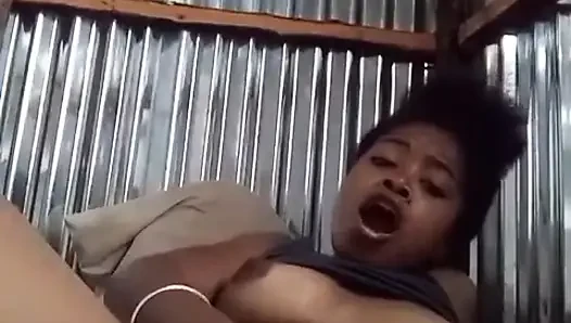 Aku seksi dan aku membelainya