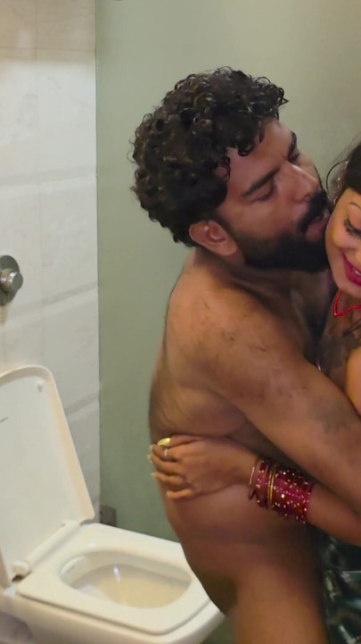 Desi Indian Rumah Istri ko suami ne baathroom utama bahut pela | Klip 1