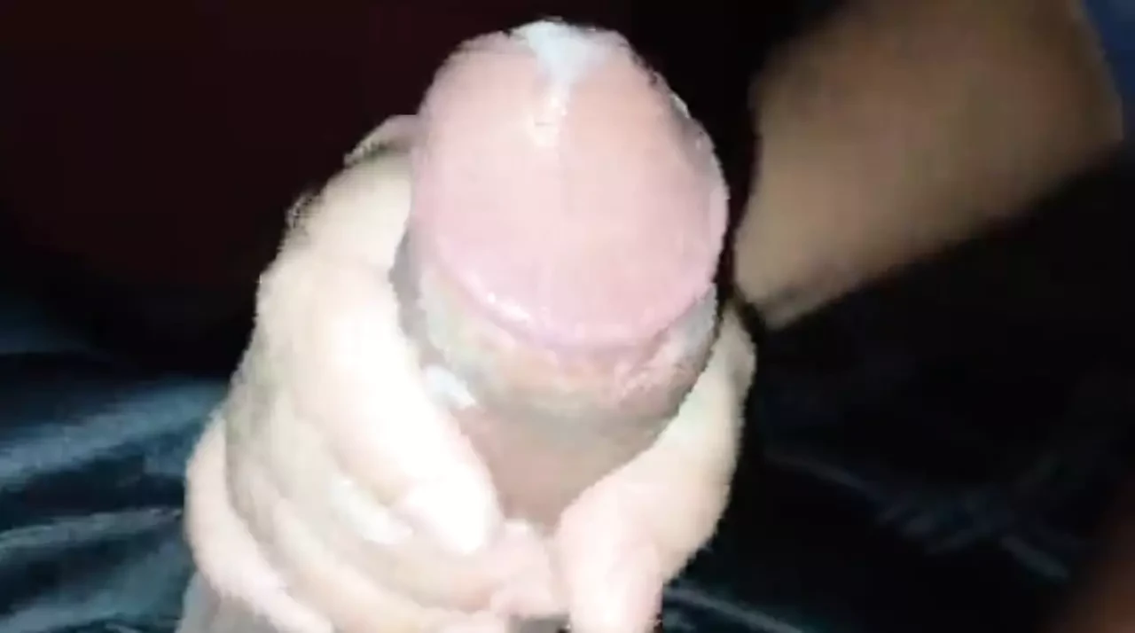India caliente chica dando paja para un chico cachondo con final feliz enorme corrida audio hindi