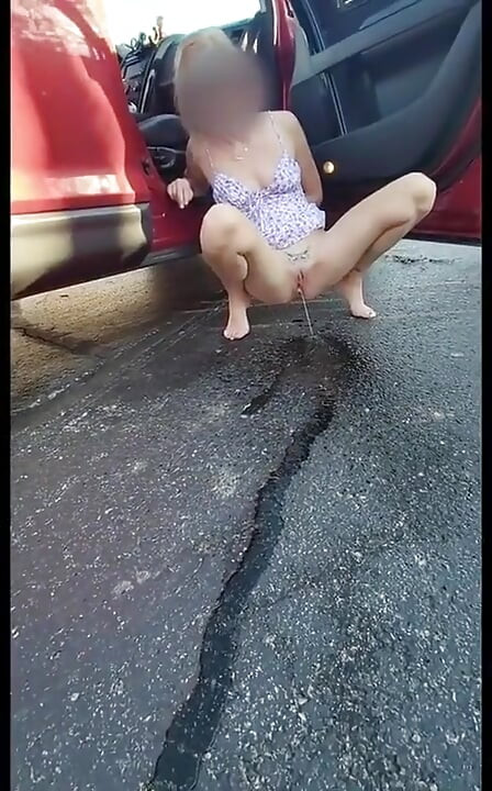 MILF Pee Show