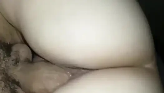 Geldim ve oturmaya devam etti