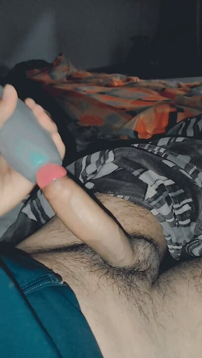 Masturbazione giocando con un sex toy