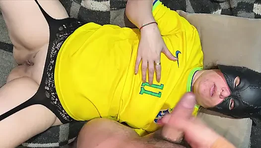 Brezilyalı güzel ve çok ateşli bir kızla ev yapımı anal seks porno videosu