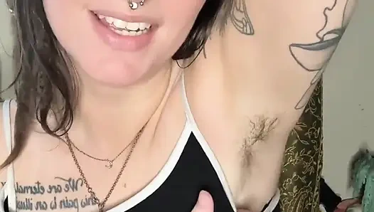 Budak seks ini menggoda budak seksnya dengan ketiak!