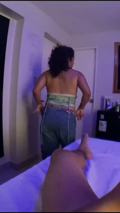 My ex wants to get back with me and applies the classic of seeing each other to talk, when in reality he just wanted to fuck me | Clip 2