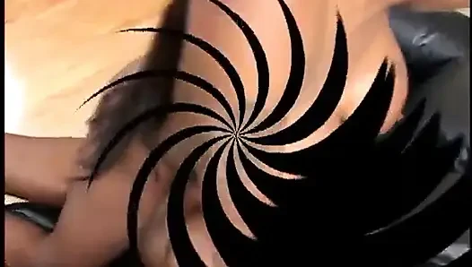 Amazing ebony babe spreads legs for pussy licking