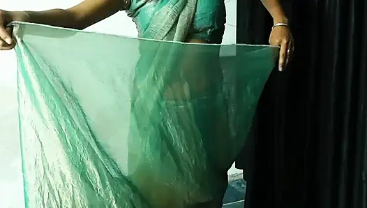Enge muschi desi Bhabhi in Sari hart gefickt von Devar in Hindi Audio