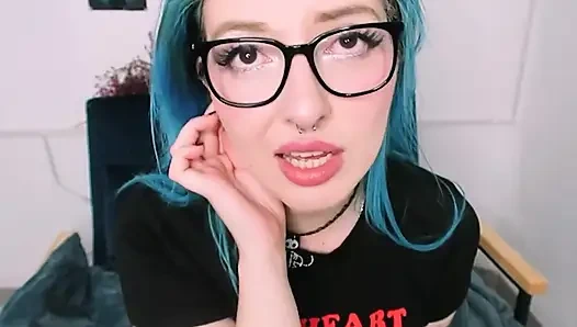 Erkek arkadaşım henüz gelmedi ve cesaret oynamak istiyorsun