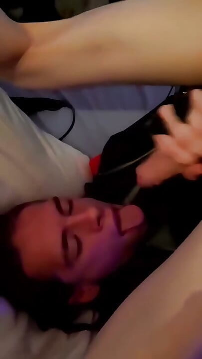 Loona Shemale Trans Pohladila si výstřik na obličej přijít Se tato malá děvka stříká na sebe