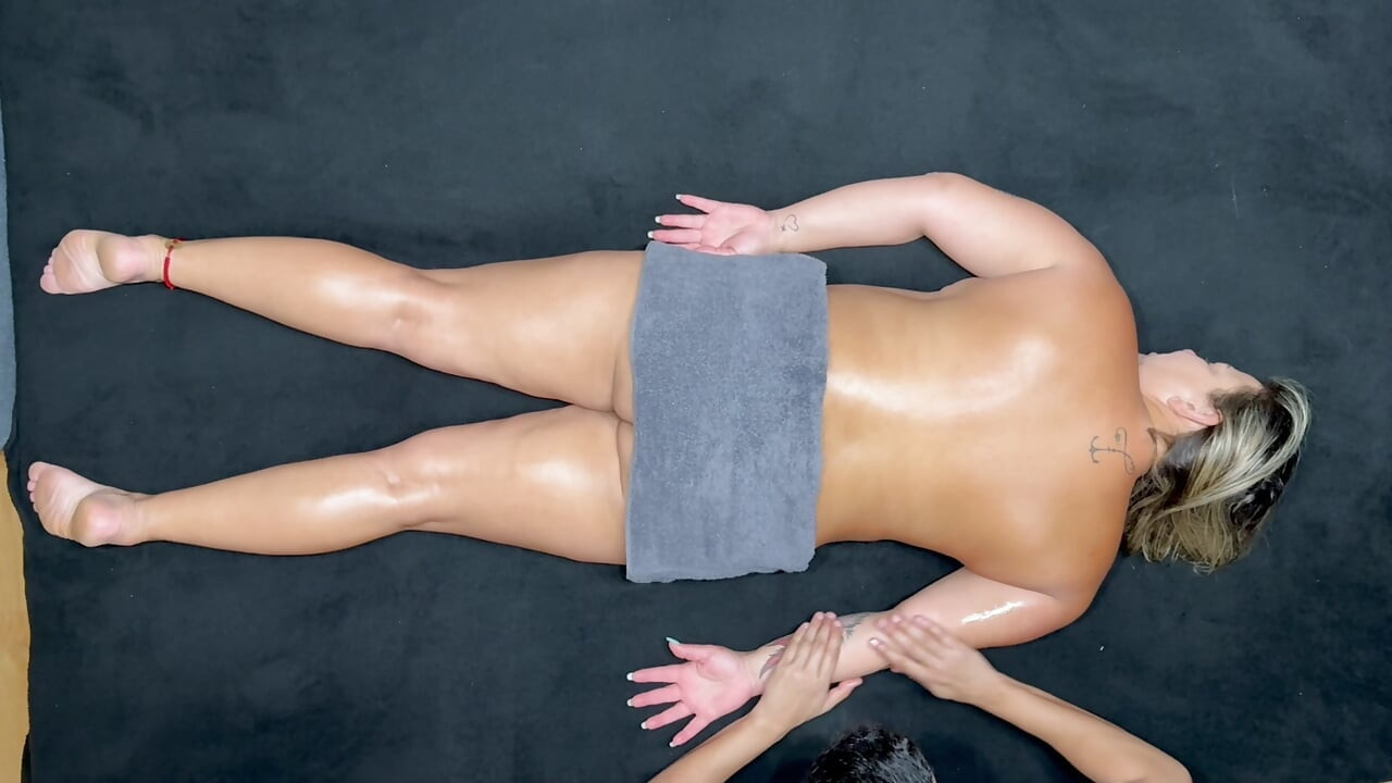 A Rich, Sensual Massage Ends in Sex and Masturbation Until Climax.