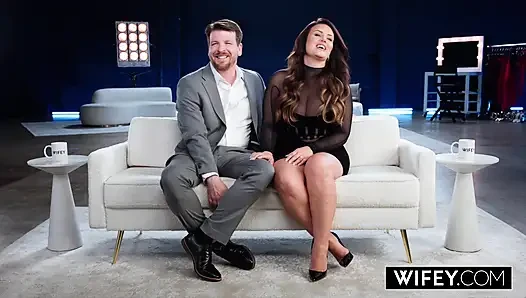 WIFEy, wunderschöne kurvige hotwife lacy bekommt für die ultimative gangbang-Überraschung die augen verbunden
