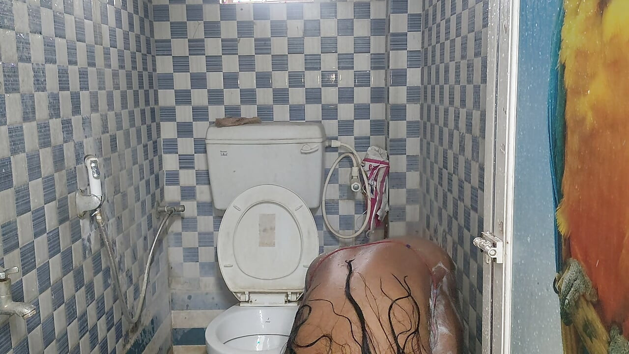 Village hot bhabi bathroom show