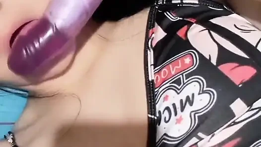 Gadis Jepang lagi asik masturbasi sampai muncrat