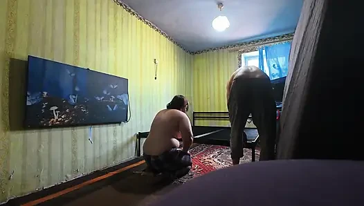 Di balik layar, tanpa editan. Kami sedang membangun tempat tidur seks baru