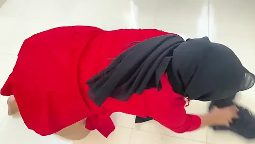 Hot Hotel Maid Fucked by Stranger Guest When She Was Cleaning His Room!
