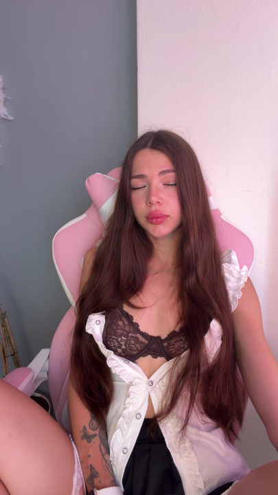 I’m so wet while I play with myself