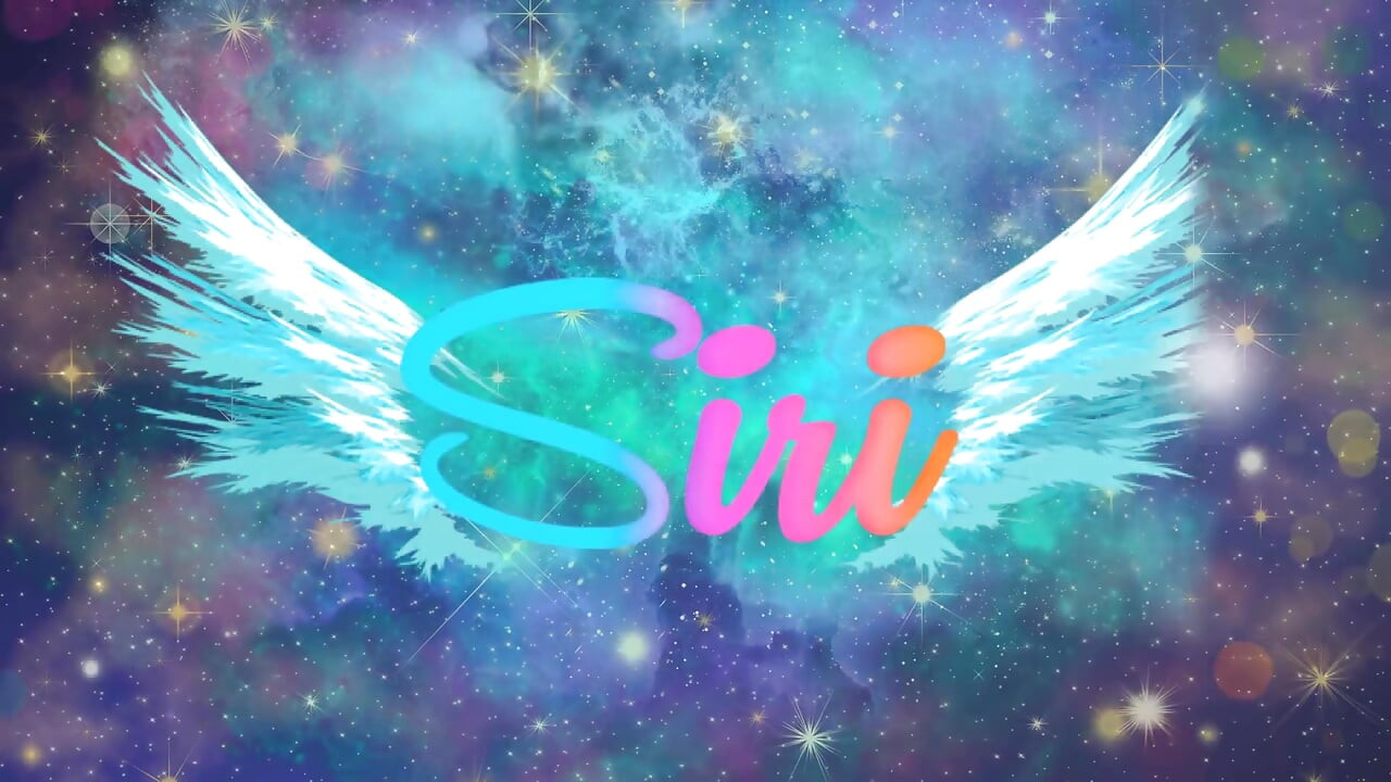 豐滿的Siri色情明星用假陽具和油操自己！