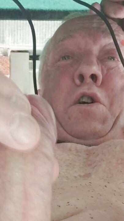EXHIBITIONISTISCHE OPA ZACHT TOT GROTE LUL MAARPLUG BONDAGE SEKSSHOW CUMSHOT