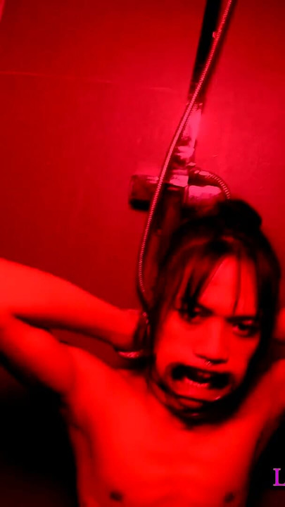 Kis fasz ázsiai femboy tini kötözős szopás és pisilő pornó | 1. klip