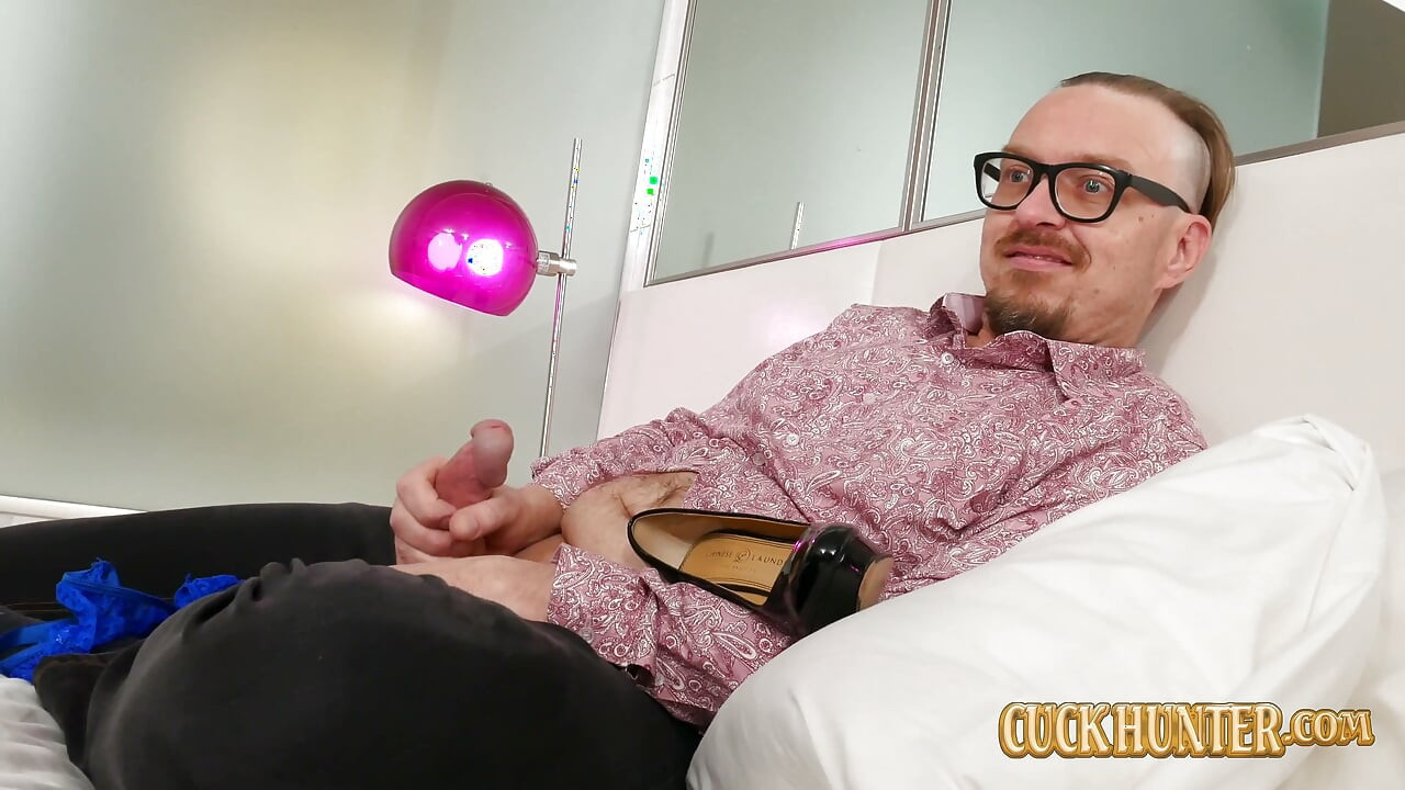 Cuck watches petite wife Kendra Cole take big black dick