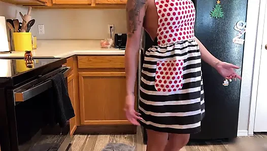Horny Housewife Rewarded After Cleaning the Kitchen