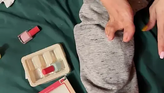 Melove Cleaning Her Toes and Doing Her Nails