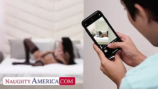 Güzel orta yaşlı seksi kadın Jamie Michelle sert bir yarakla eğleniyor