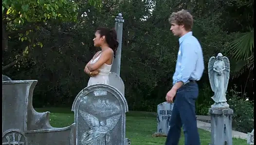 Красивую милфу-латину с большими сиськами трахнули раком и камшот на задницу от большого члена