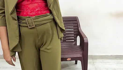 Saara si cewek sange ini dientot habis-habisan sama stafnya untuk promosi bokep india