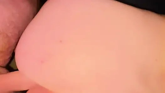 Rothaarige heiße ehefrau auf den knien für halsfick blowjob bwc