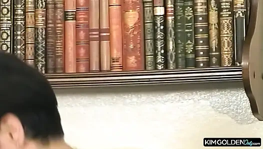 Heisser Couch-Fick mit leidenschaftlicher Bruenetten