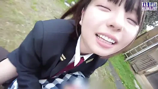 Рельс соблазняет рандеву с короткой милашкой, наслаждающейся каждой теплой каплей, часть.2