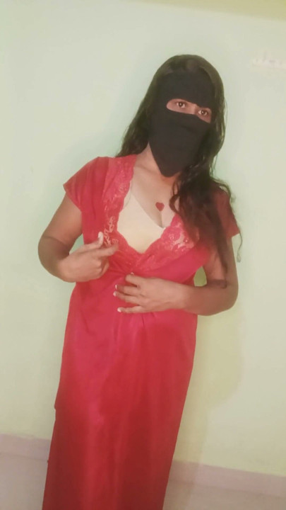 Desi Indian Tamil girl Seduced show her body | Clip 1