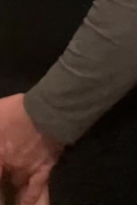 Yaşlı adam sapık metroda amımı parmaklıyor